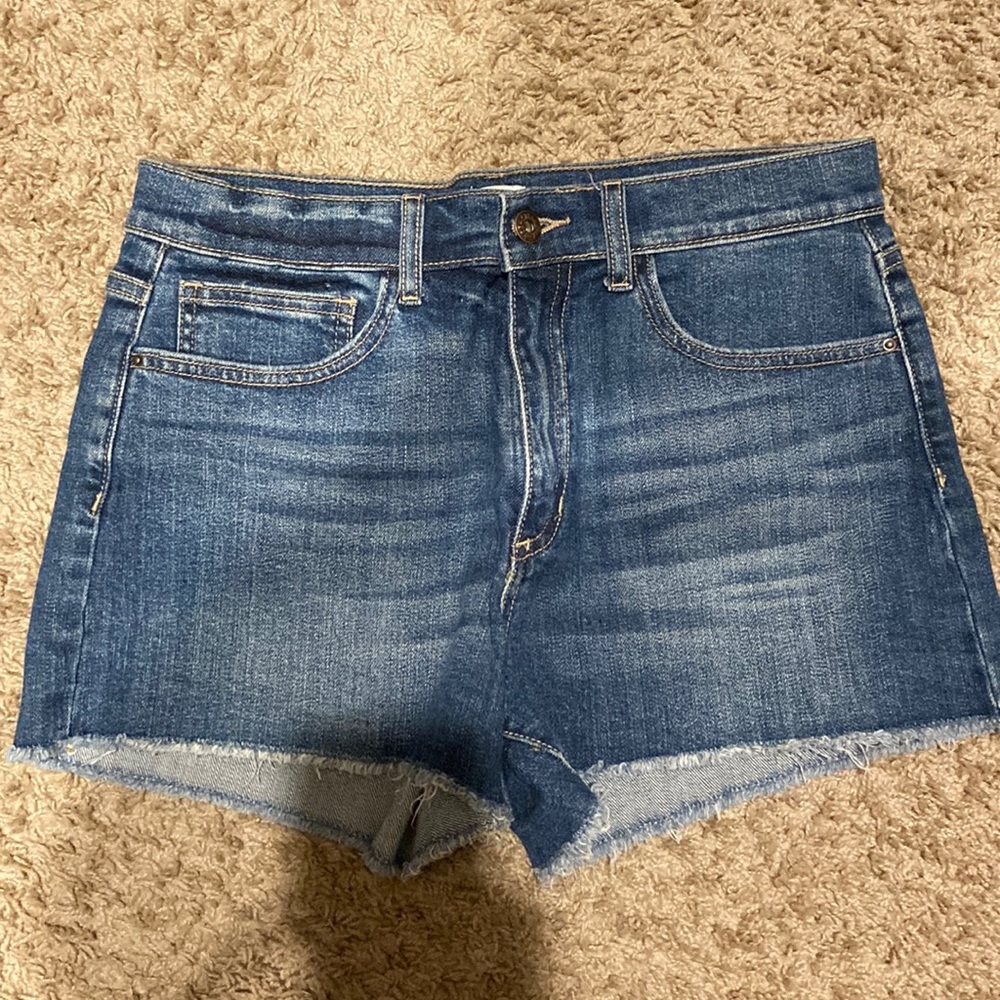 High rise denim shorts size M in great condition. Only wore a few times